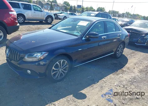 2016 Mercedes-Benz C 300 4Matic из США, поврежденный, VIN 55SWF4KB2GU132993